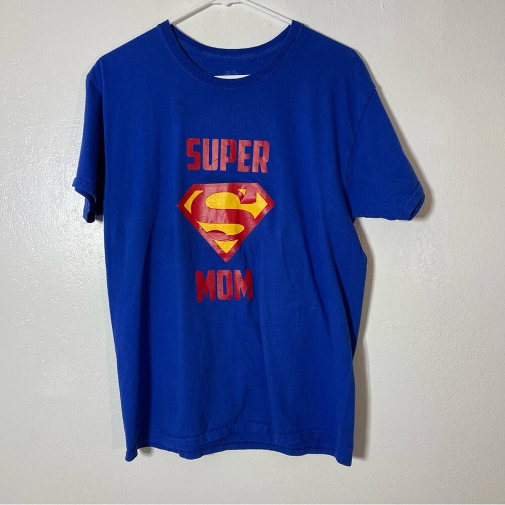 Fruit of the Loom, Super Mom Tshirt. Size Medium. Good used condition!